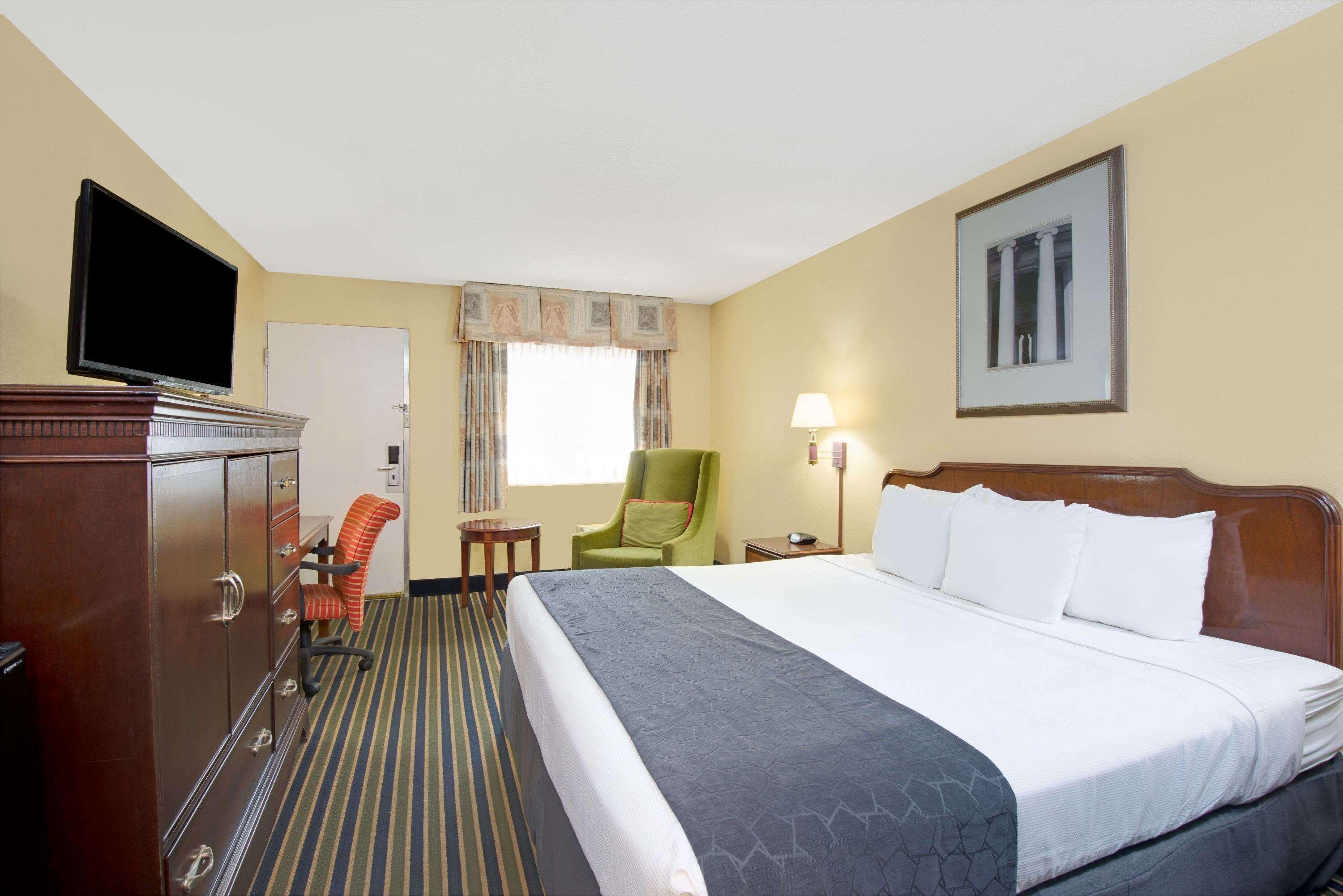 Days Inn By Wyndham Towson Eksteriør billede