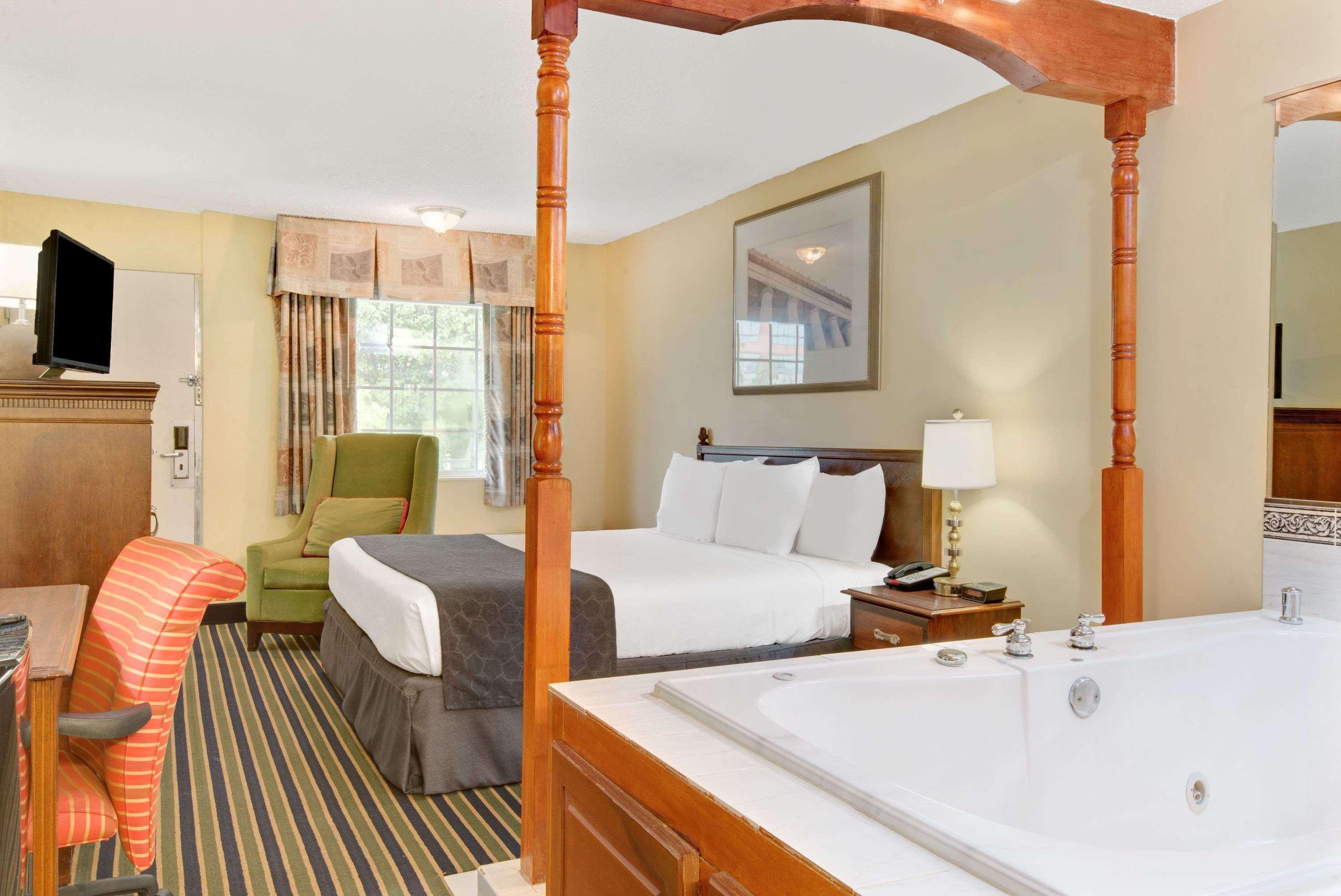Days Inn By Wyndham Towson Eksteriør billede